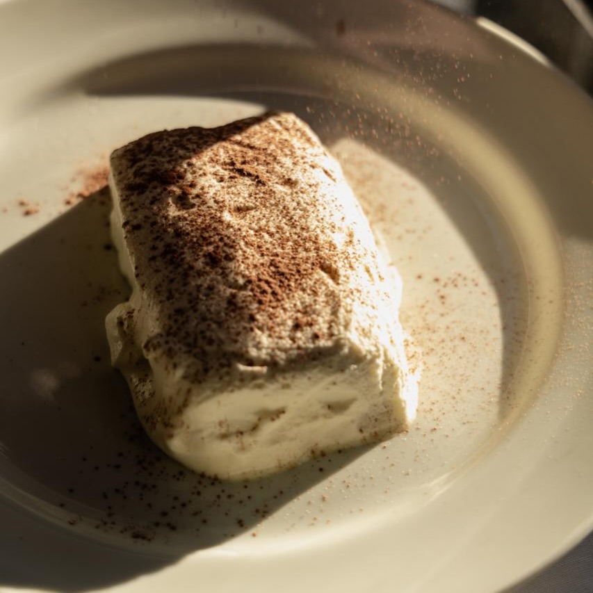 Tiramisu servido na Piola Curitiba